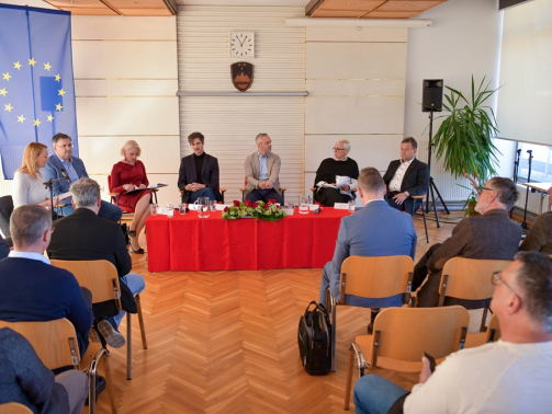 Znižali bi davke, dodatno dvignili plače v javnem sektorju, brez odgovora, kje bodo vzeli za ohranitev socialne države