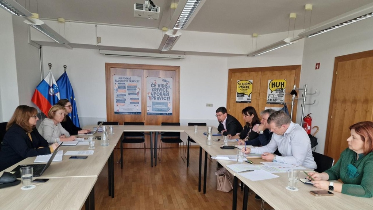 Varuhinja pred skorajšnjim praznikom dela s sindikati o pravicah delavk in delavcev