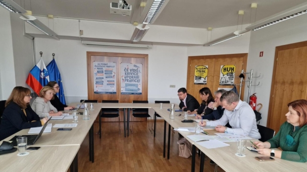 Varuhinja pred skorajšnjim praznikom dela s sindikati o pravicah delavk in delavcev