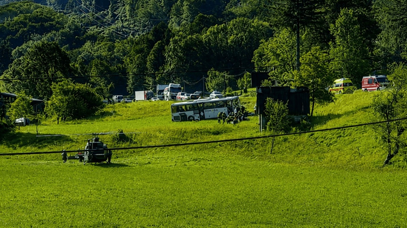 Huda nesreča avtobusa na Tolminskem sindikat ostro nad razmere
