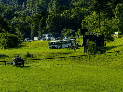 Huda nesreča avtobusa na Tolminskem sindikat ostro nad razmere