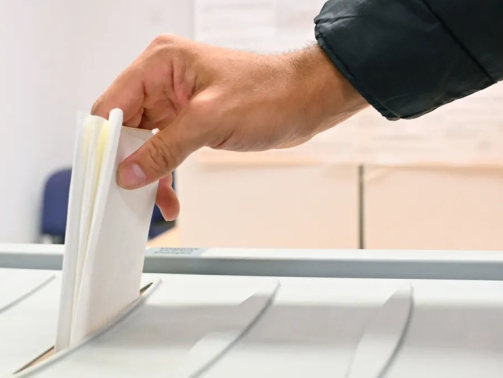 KS 90 proti združevanju referendumov Interventni zakon si zasluži vso pozornost